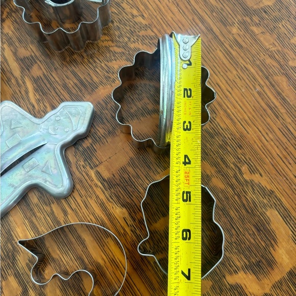 Vintage Metal Cookie Cutters Set - Picture 6 of 7